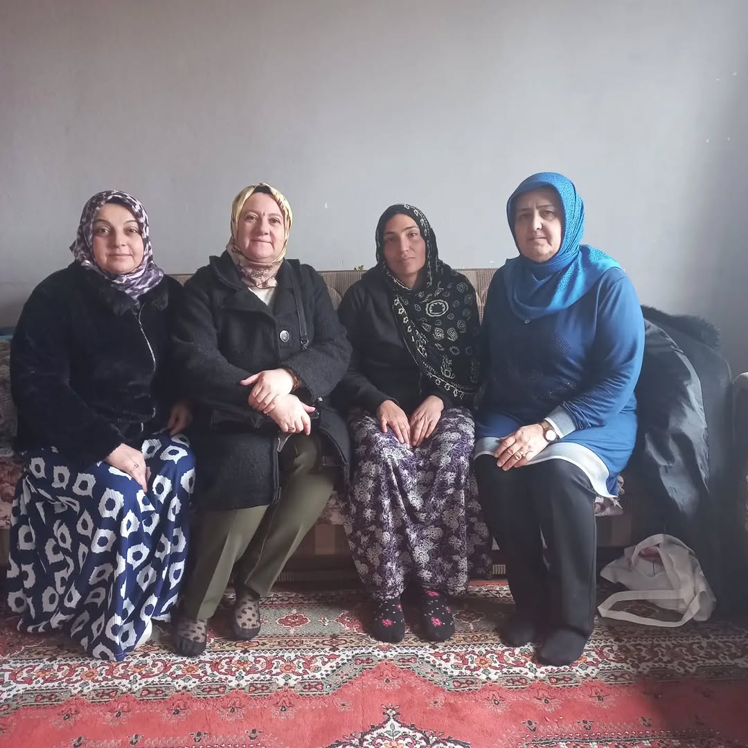 AK Parti Afyonkarahisar İl Kadın Kolları'ndan Mahalle Ziyareti