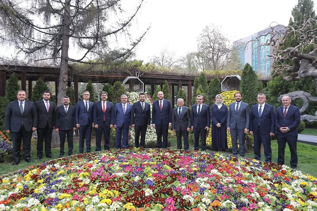 AK Parti Genel Başkan Yardımcısı ve Teşkilat Başkanı Ahmet Büyükgümüş, Kayseri Büyükşehir Belediye Başkanı Memduh Büyükkılıç'ı Ziyaret Etti