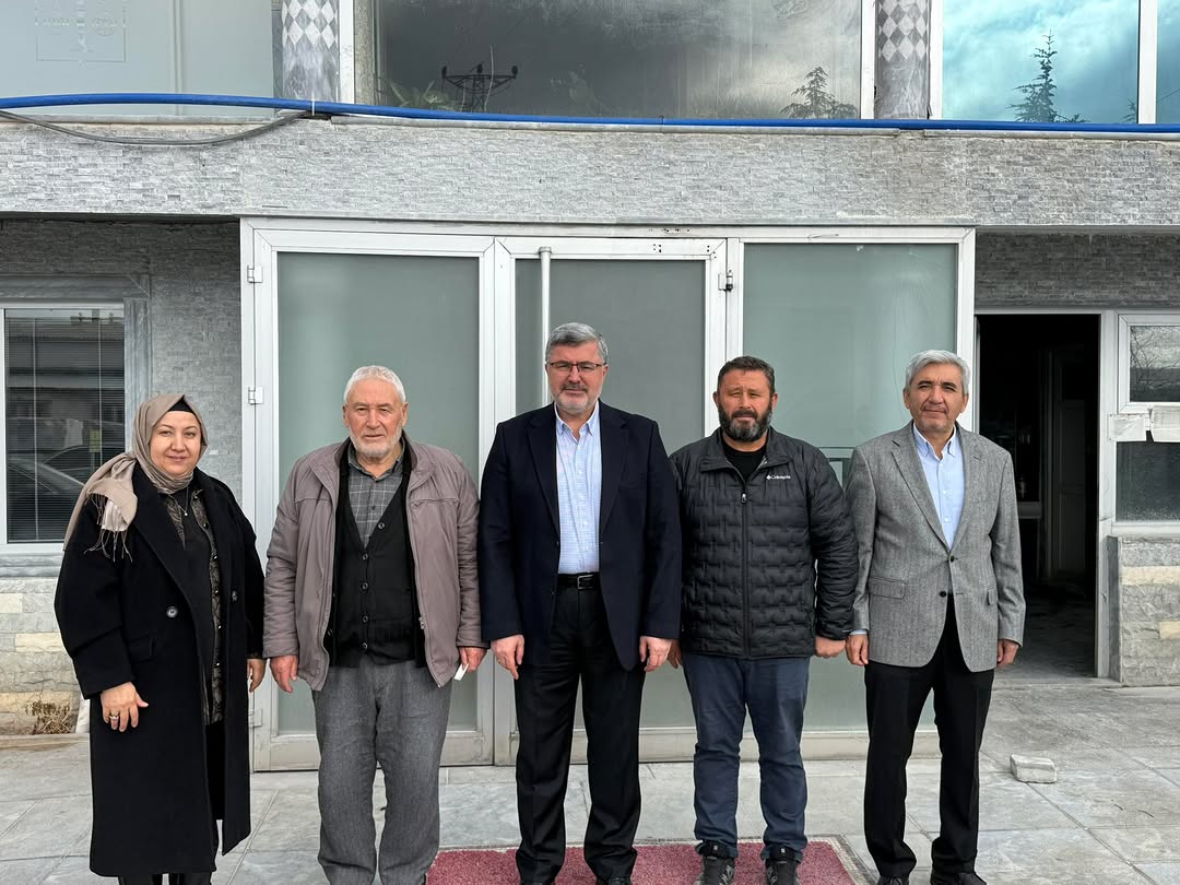 Ak Parti Milletvekili Ali Özkaya, İscehisar'da Umre Dönüşü İlçe Başkanı Metin Balaban'ı Ziyaret Etti