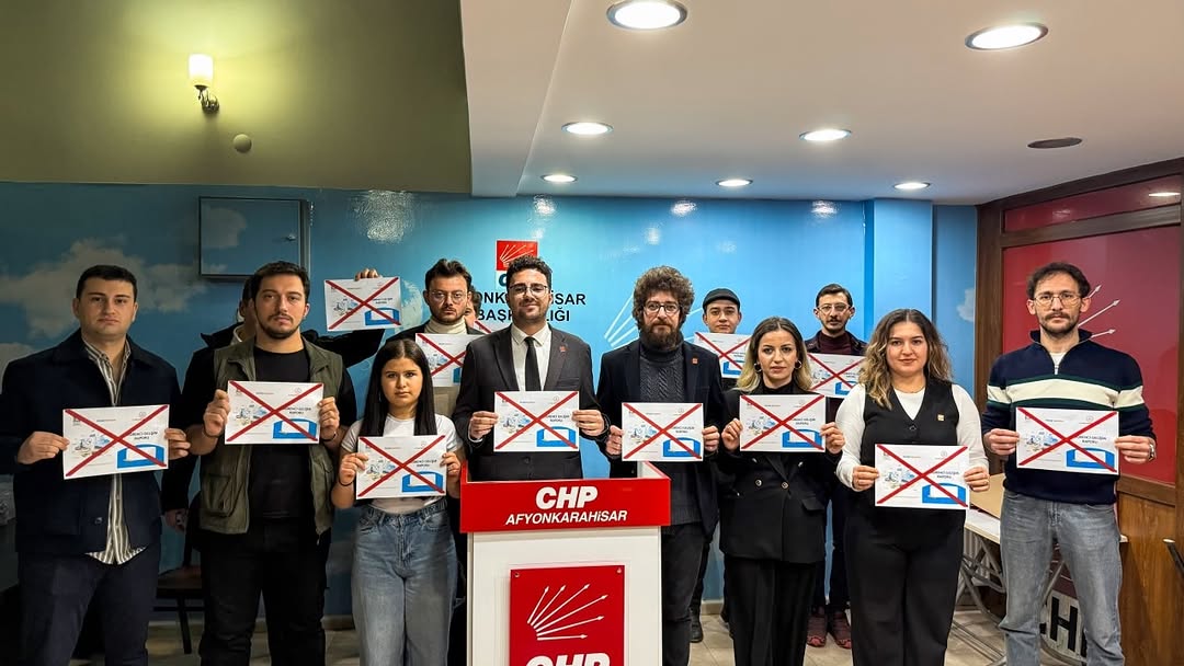 Atatürk Fotoğrafı Kararı Gençler Arasında Endişe Yaratıyor