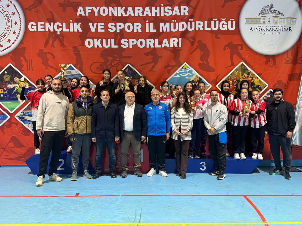Ayazini Ortaokulu Yıldız Kızlar Dart Turnuvasında Şampiyon Oldu