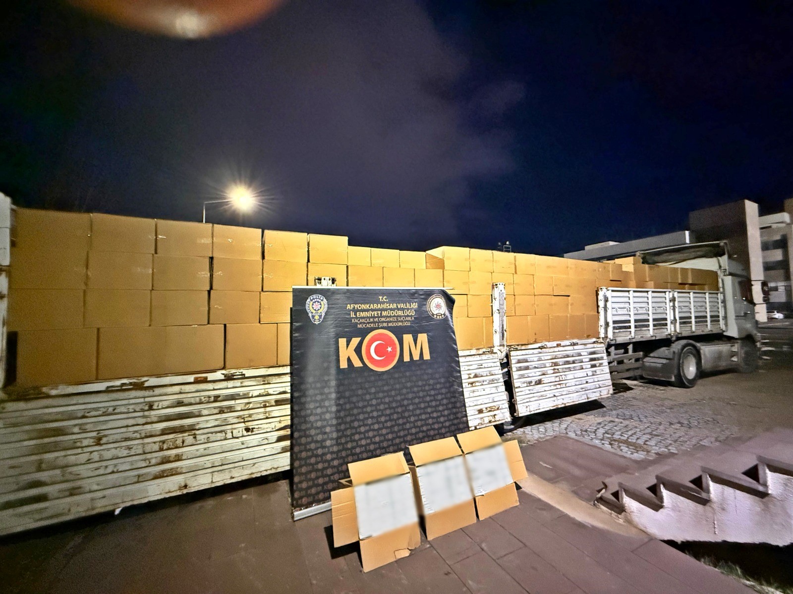 Bolvadin’de Milyonlarca Boş Makaron Ele Geçirildi