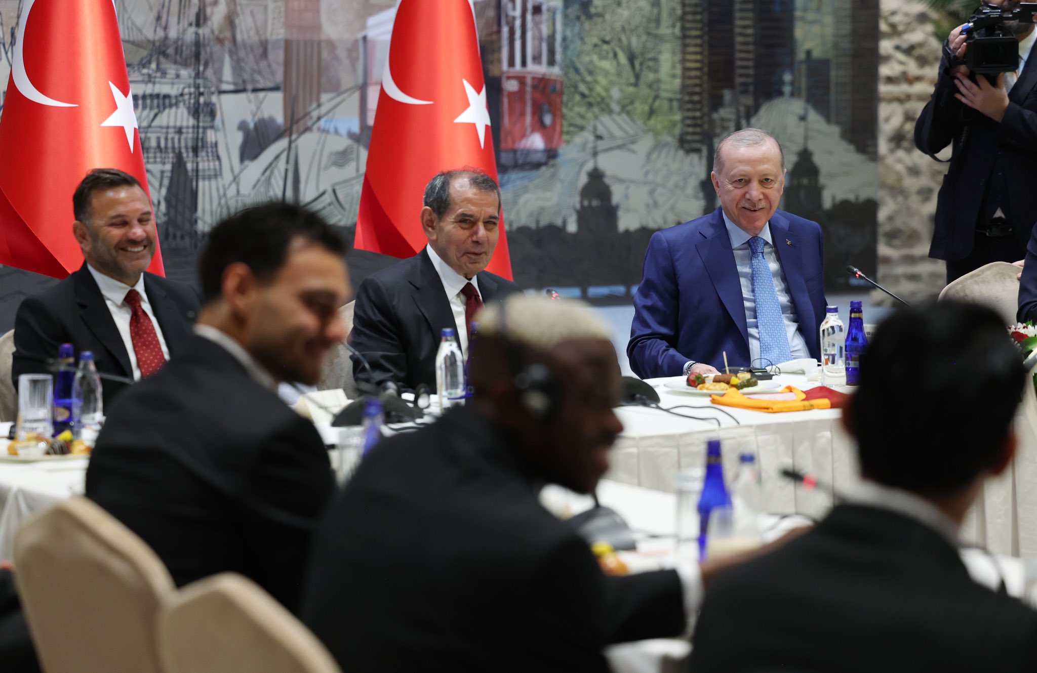 Cumhurbaşkanı Erdoğan, Galatasaray Takımını Ağırladı