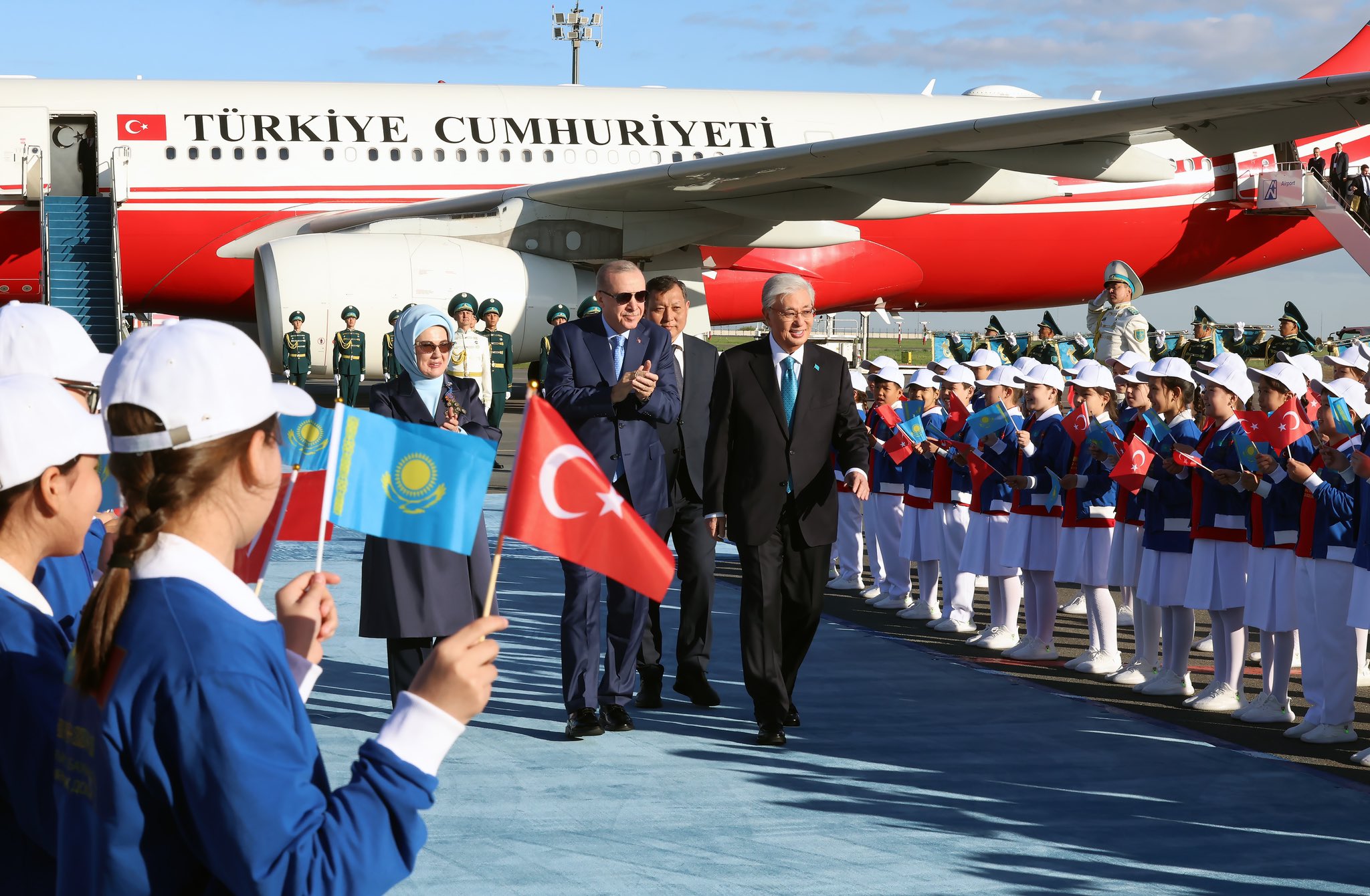 Cumhurbaşkanı Erdoğan, Kazakistan'a resmi ziyarette bulundu