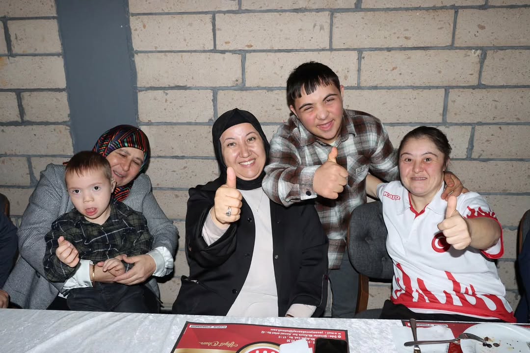 Down Sendromu: Bir Eksiklik Değil, +1 Fazlalıktır