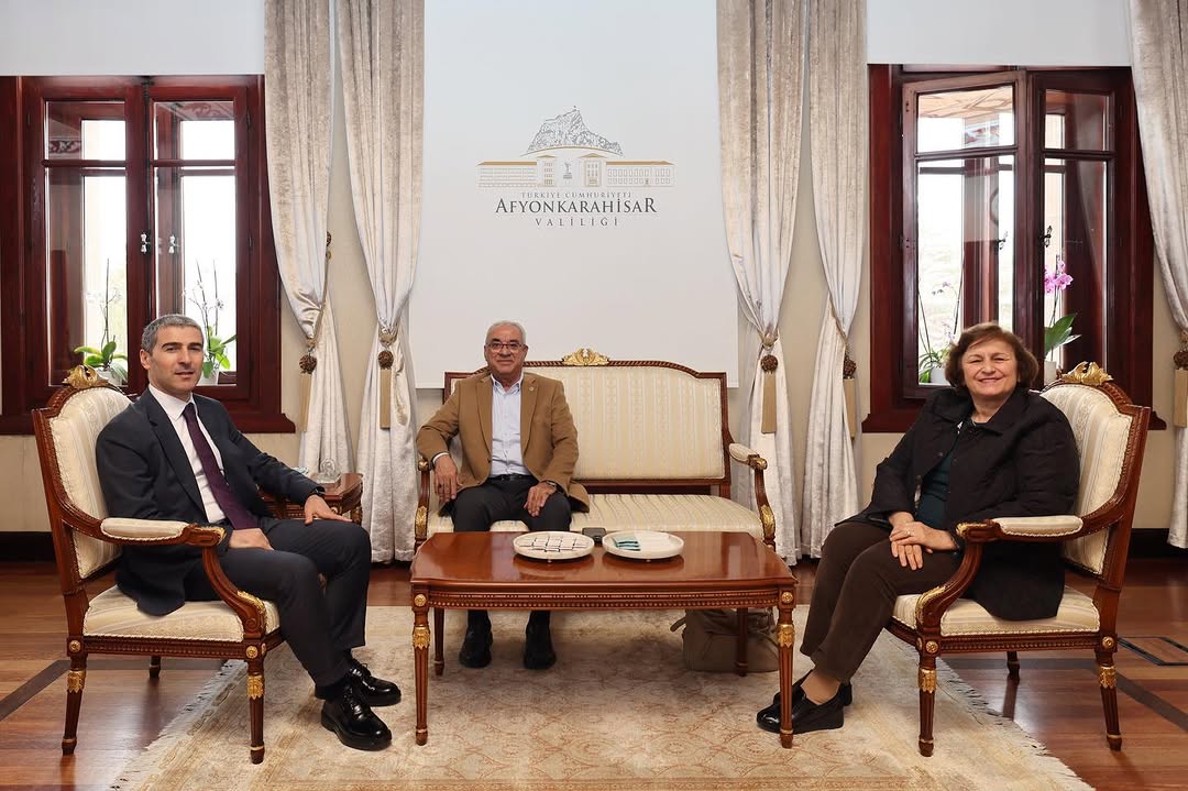 DSP Genel Başkanı ve İstanbul Milletvekili Önder Aksakal hangi Valiyi ziyaret etti?