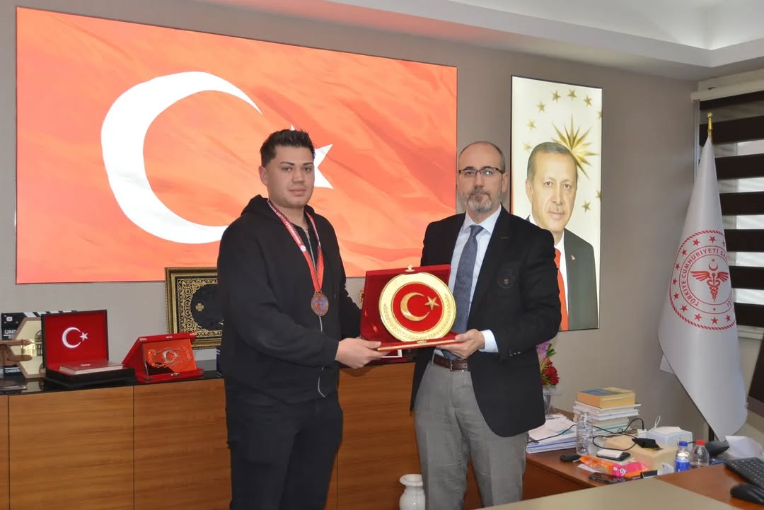 Emin Ölmez Türkiye Üçüncüsü Oldu ve İl Sağlık Müdürlüğü'nde Tebrik Edildi