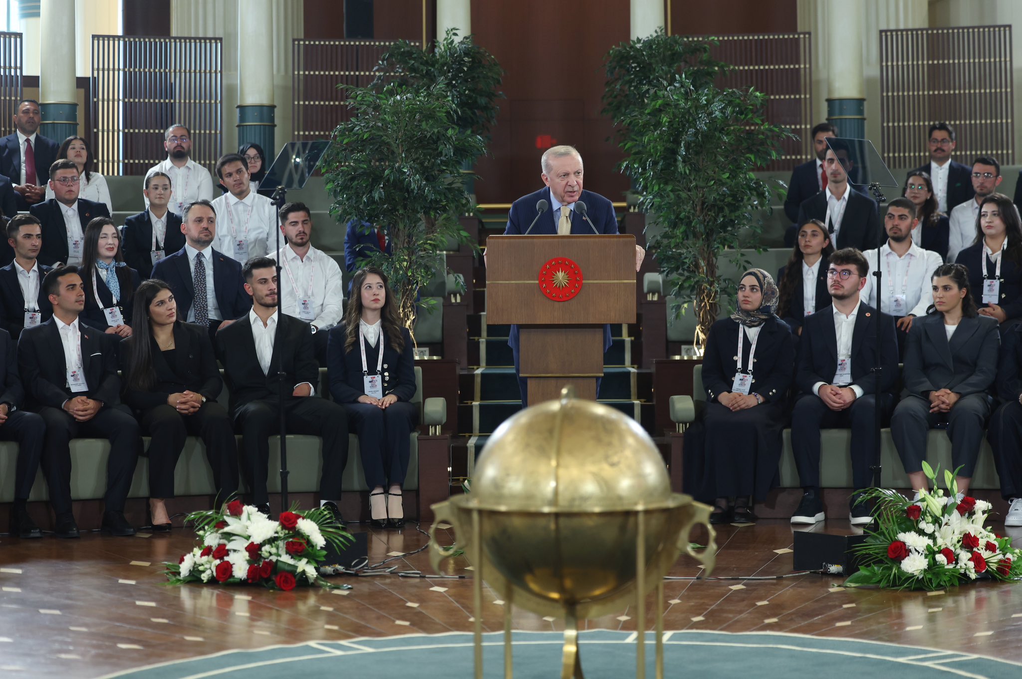 Gençlere en büyük yatırımı yapma kararlılığı vurgulandı