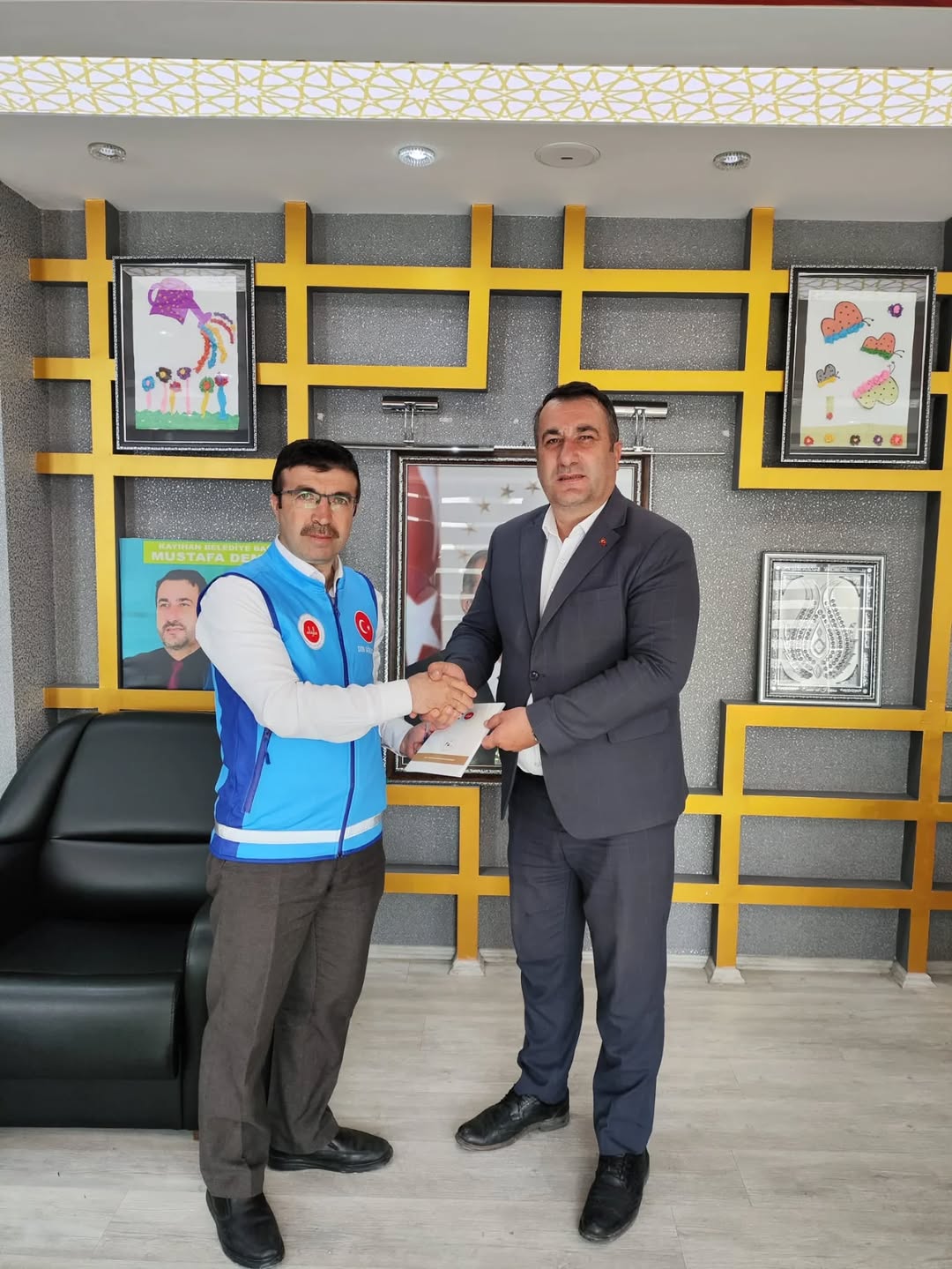 Kayıhan Belediye Başkanı Mustafa Demiray'dan Diyanet Vakfı'na Kurban Bağışı