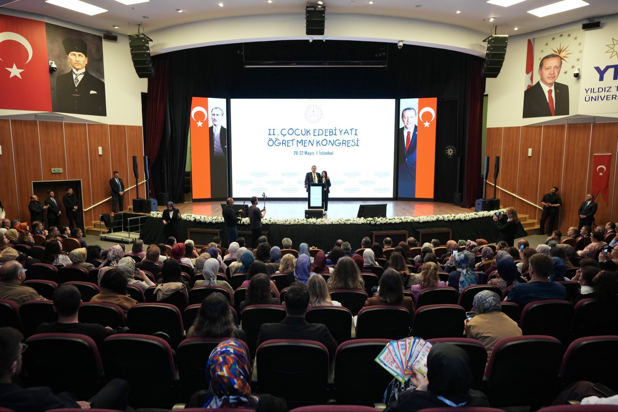 Milli Eğitim Bakanı Tekin, öğretmenlerle buluştu