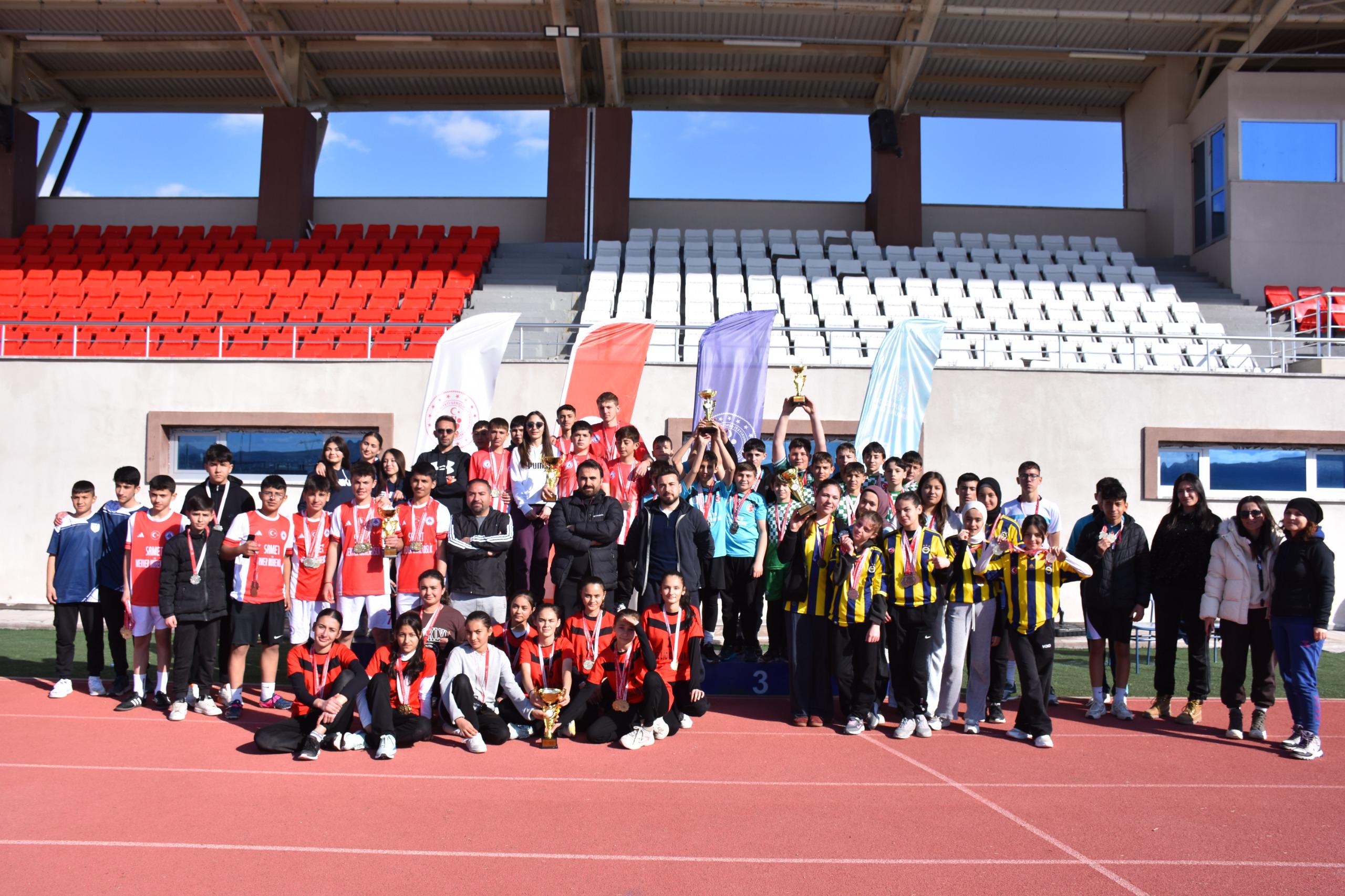 Okul Sporları Yıldızlar Atletizm Müsabakaları Sona Erdi