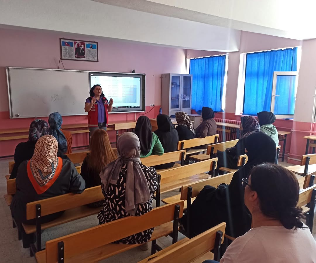 Sandıklı 75. Yıl İlkokulu Velilerine Aile İçi İletişim Eğitimi Verildi