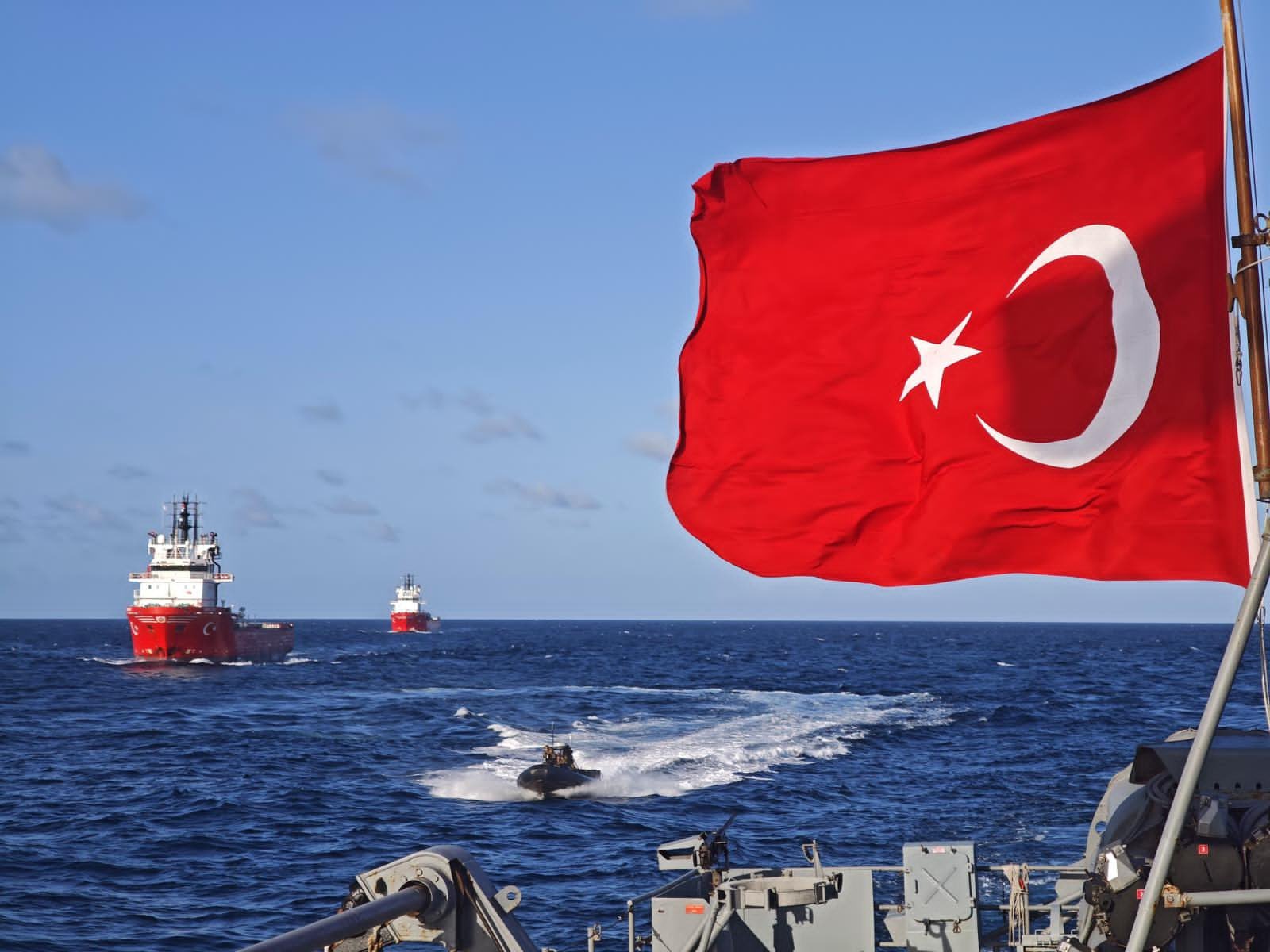 Somali Denizi Görev Grubu Çağrı Bey'i koruyor