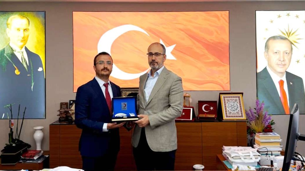 Türk Kızılay Afyonkarahisar Kan Bağış Merkezi Müdürü Dr. İsa Özcan Karakaya, İl Sağlık Müdürü Dr. Hakkı Öztürk'ü Ziyaret Etti