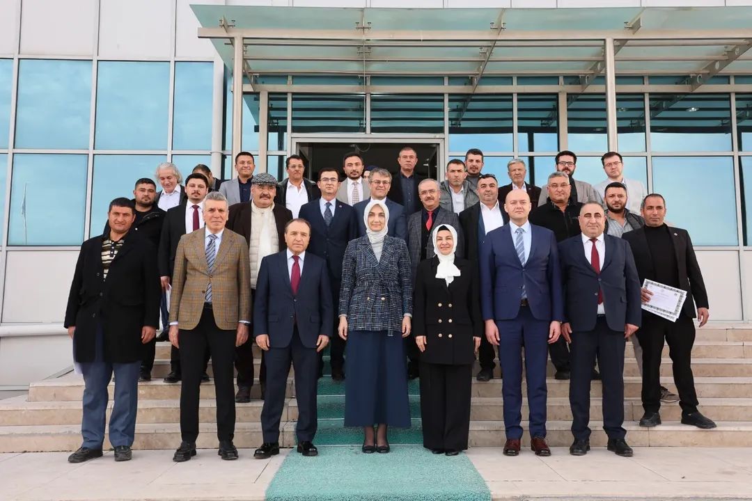 Vali Yiğitbaşı Muhtarlar Akademisi Kapanış Programına Katıldı