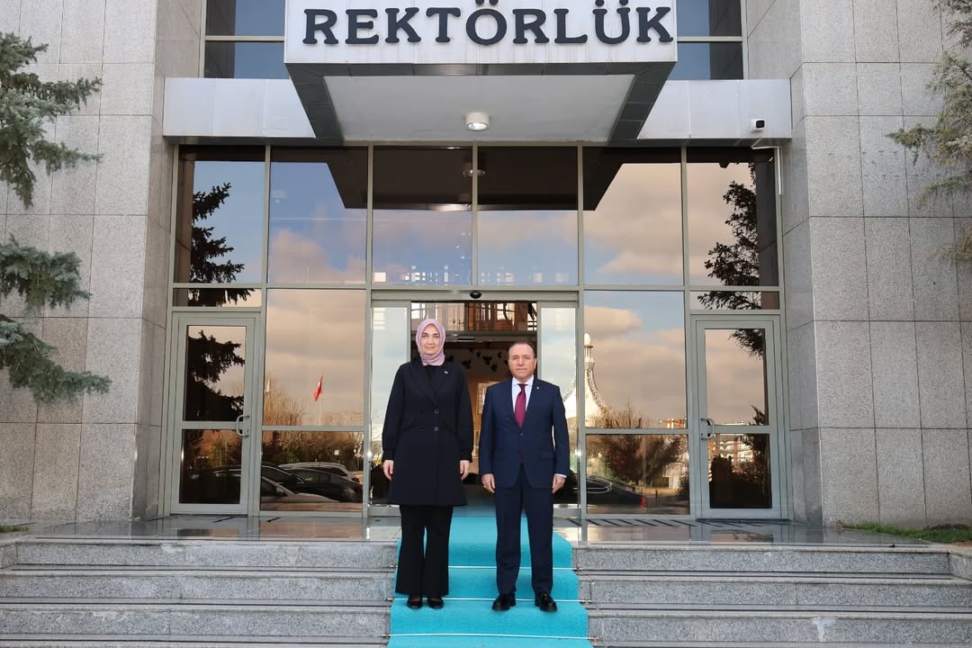 Valimiz Doç. Dr. Kübra Güran Yiğitbaşı, AKÜ Rektörü Prof. Dr. Mehmet Karakaş'a Veda Ziyareti Gerçekleştirdi