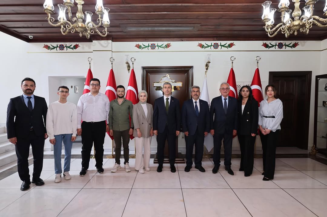 Valimiz Dr. Naci Aktaş, Basın Mensuplarına Basın Kartlarını Takdim Etti