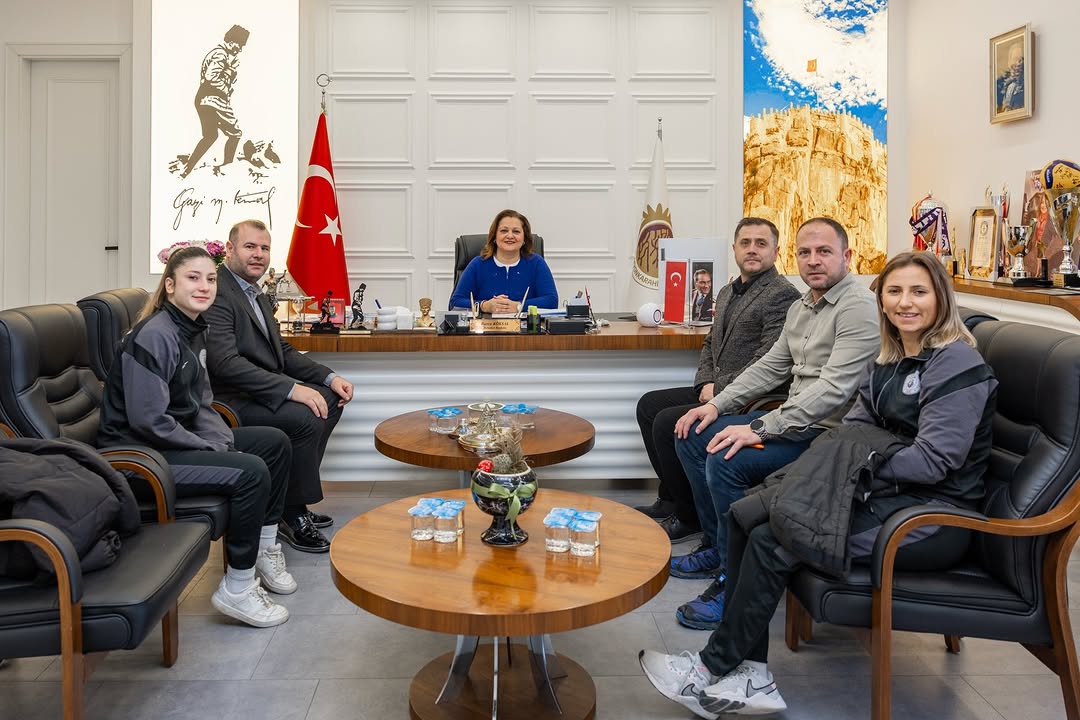 YÜNTAŞ Anadolu Gücü Kadın Futbol Takımı Kulüp Başkanı ve Yöneticileri ile Görüşme