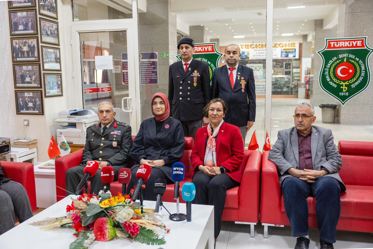 Afyonkarahisar Belediyesi Şehit Aileleri ve Gazileri Ziyaret Etti