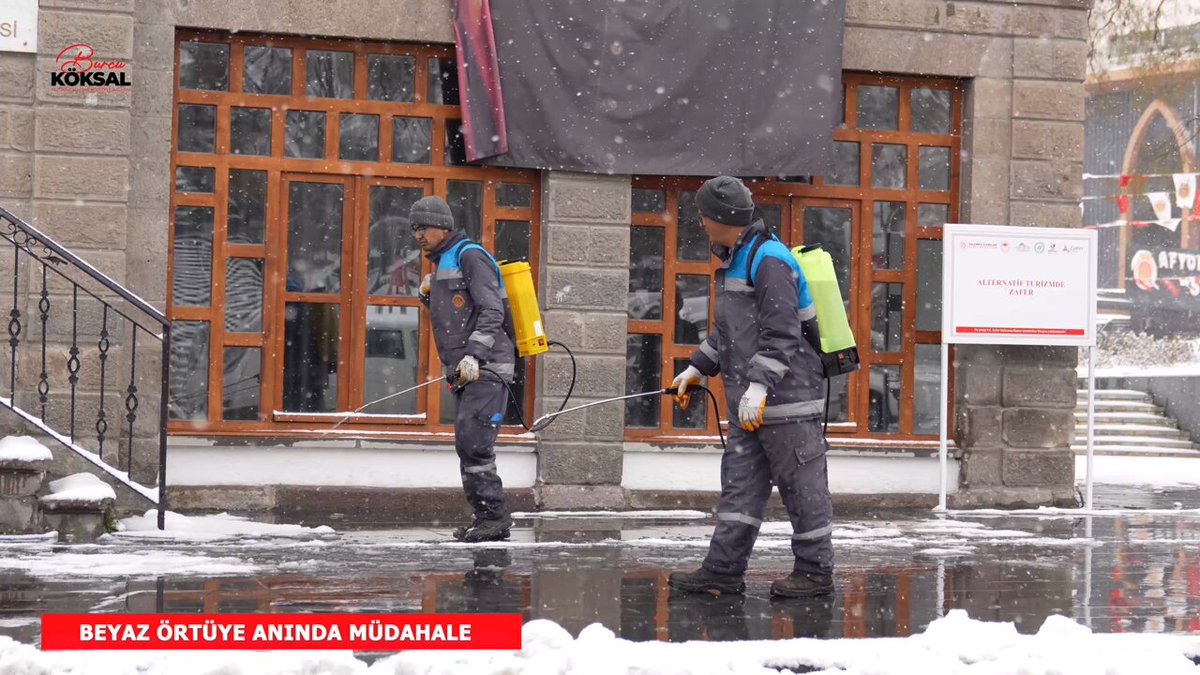 Afyonkarahisar'da Kar Yağışı Yolların Açılması İçin Çalışmaları Hızlandırdı