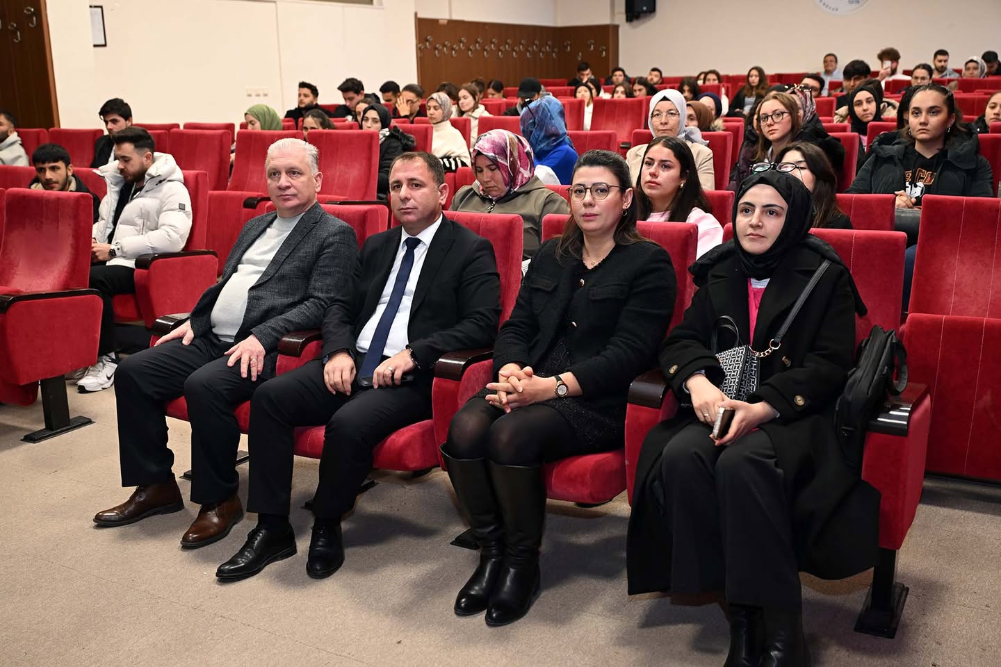 AKÜ'de Bilinçli Tüketici Olmak Konulu Konferans Düzenlendi