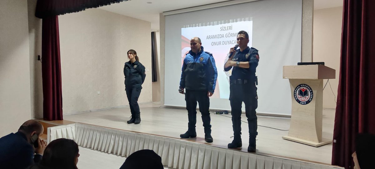 Afyonkarahisar'da Öğrencilere Polislik Mesleği ve Güvenlik Bilinci Semineri