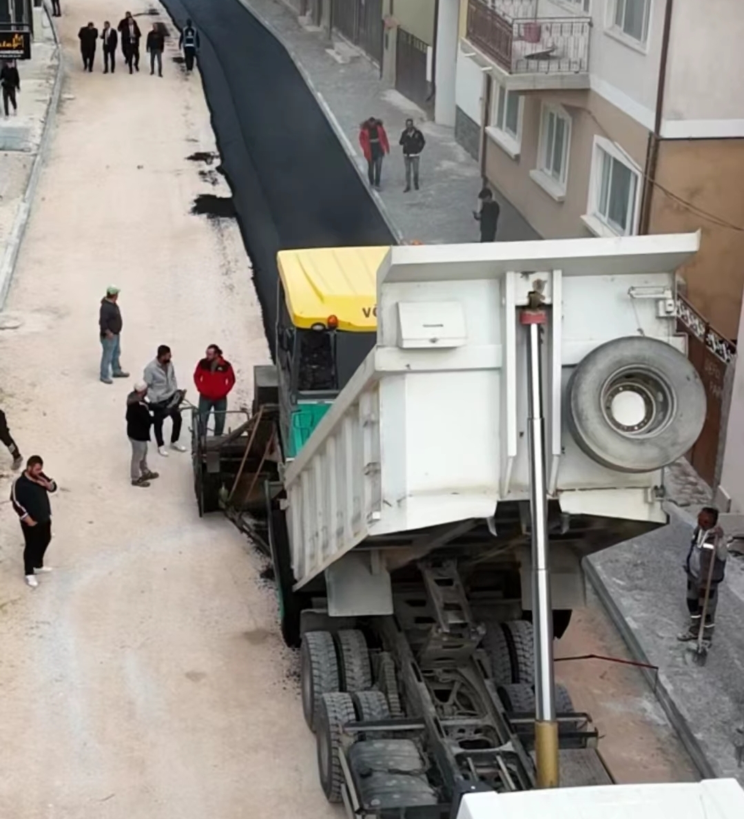 Emirdağ da Tarihi Asfalt Çalışması Başladı