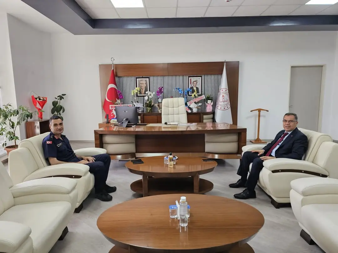 Afyonkarahisar İl Jandarma Komutanı, İl Milli Eğitim Müdürümüz İsmail Altınkaynak’ı Ziyaret Etti