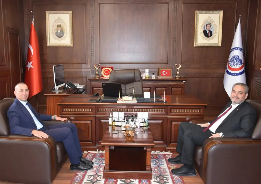 Afyonkarahisar Sağlık Bilimleri Üniversitesi Rektörü Prof. Dr. Adem Aslan, Vali Yardımcısı Doç. Dr. Atıf Çiçekli'yi Makamında Ağırladı