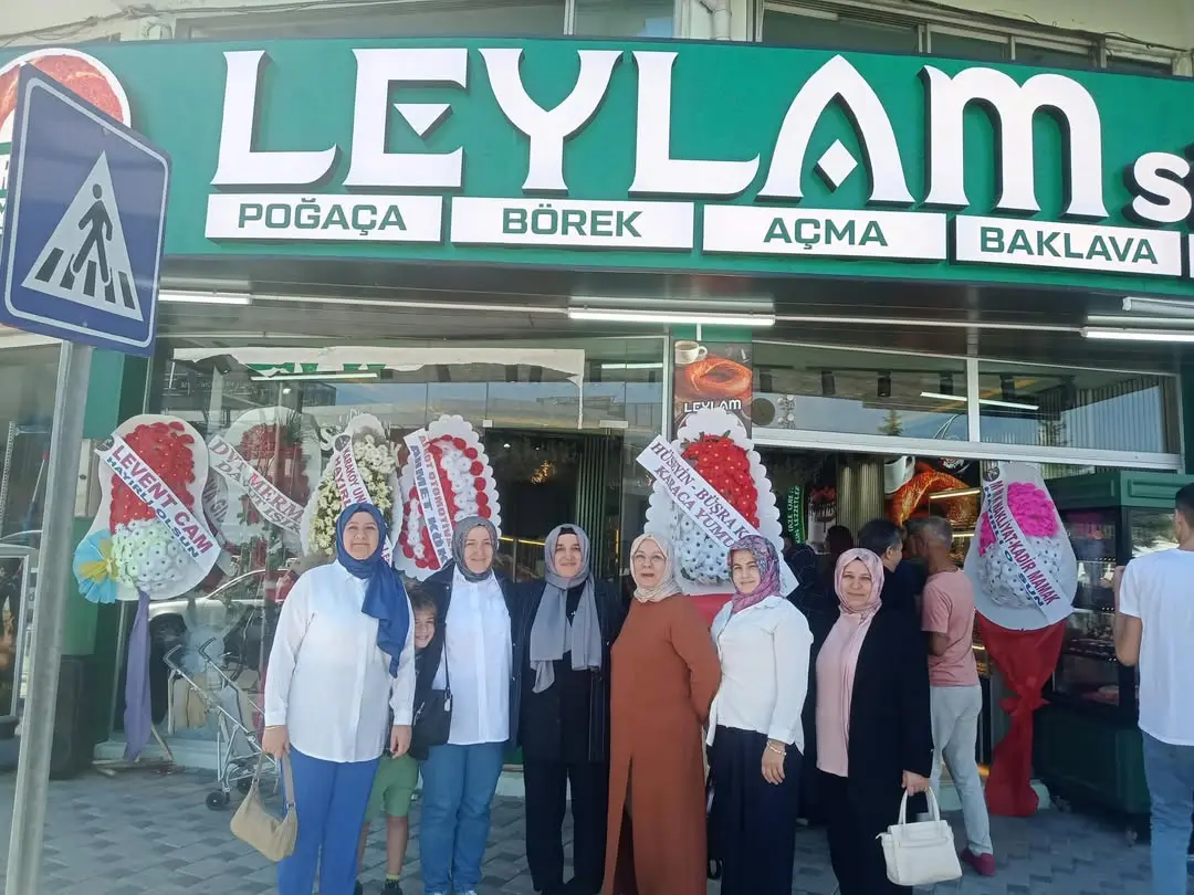 AK Parti Afyonkarahisar İl Kadın Kolları'ndan İş Yerinin Açılışına Destek