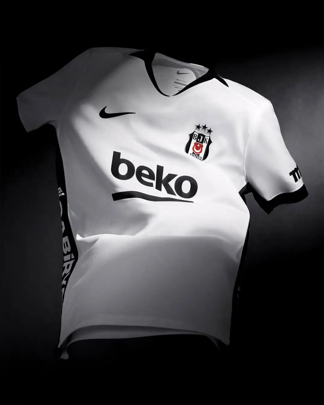 Beşiktaş'ın Yeni Forma Kitleri Tanıtıldı