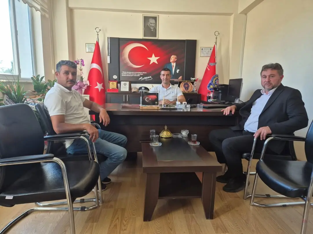 Döğer Belediyesi Başkanı Mehmet Akif Ersoy ve Meclis Üyesi Seydi Ahmet Soylu, İhsaniye İlçe Emniyet Amiri Ömer Demirelli'yi Ziyaret Etti
