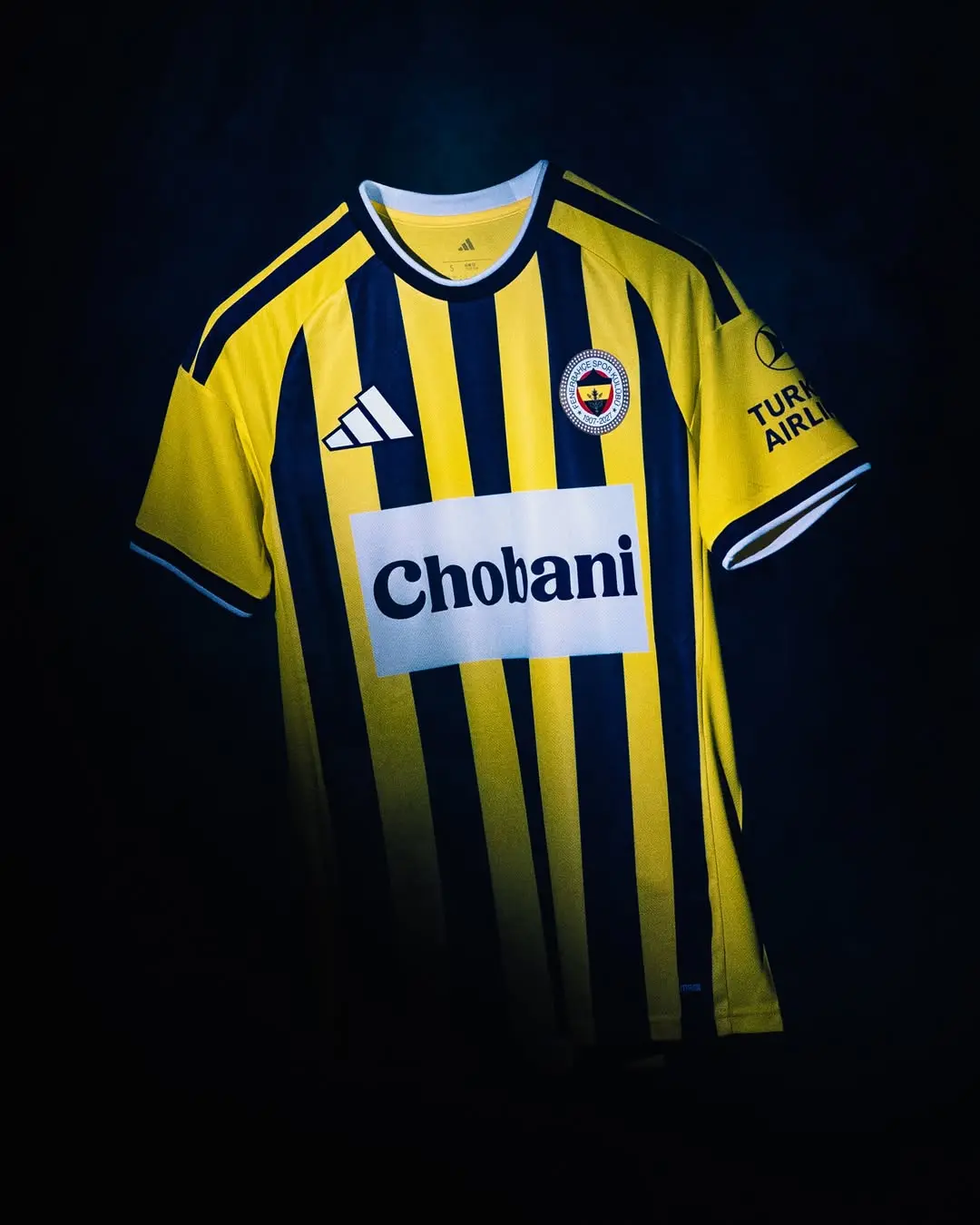 Fenerbahçe, Adidas ile İş Birliği Yaptı: Çubuklu Forma Sahada!