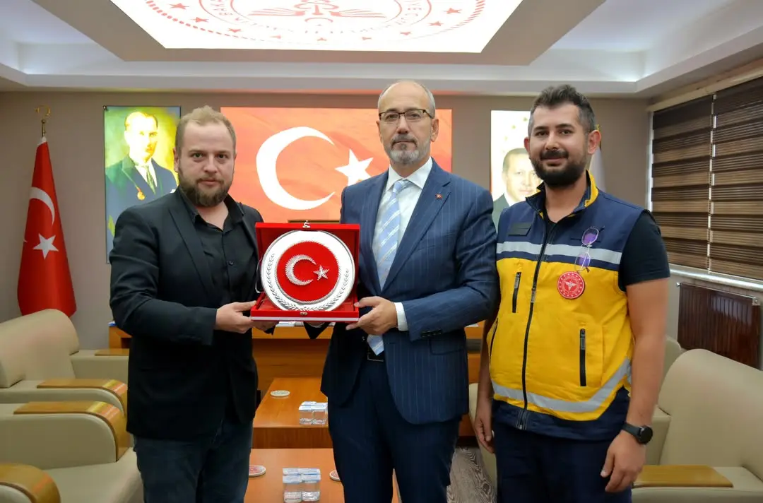 Genç Sağlık Sendikası Afyonkarahisar Şube Başkanı Tolga Çınar ve sendika üyeleri, İl Sağlık Müdürü Dr. Hakkı Öztürk'ü Ziyaret Etti