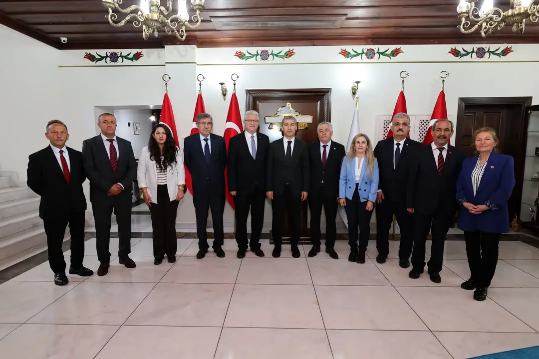 Yeni Parti Afyonkarahisar İl Başkanı ve Belediye Meclisi Üyeleri Vali Dr. Naci Aktaş'ı Ziyaret Etti